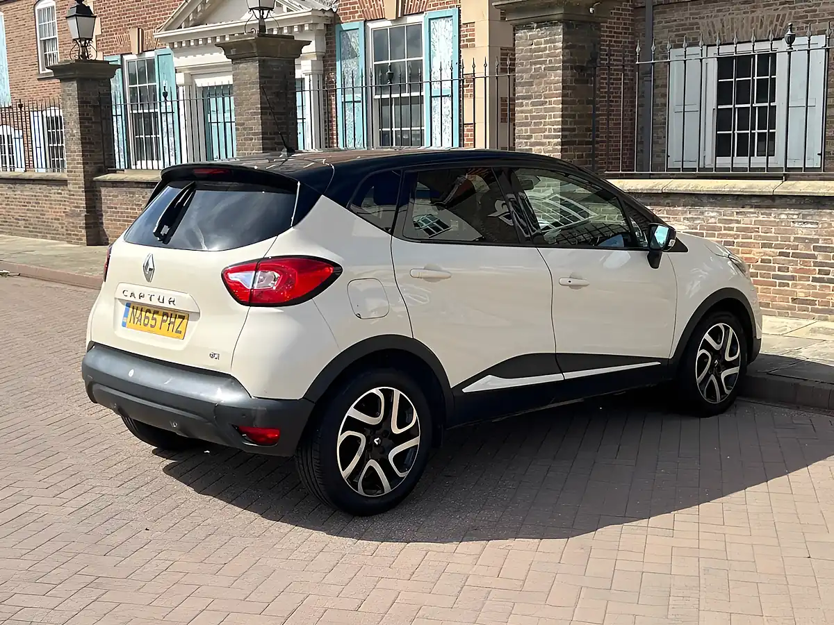 Used 2015 Renault Captur Dynamique S Nav White - Interior and Exterior details 19