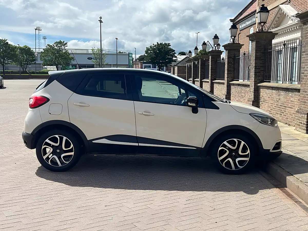 Used 2015 Renault Captur Dynamique S Nav White - Interior and Exterior details 4