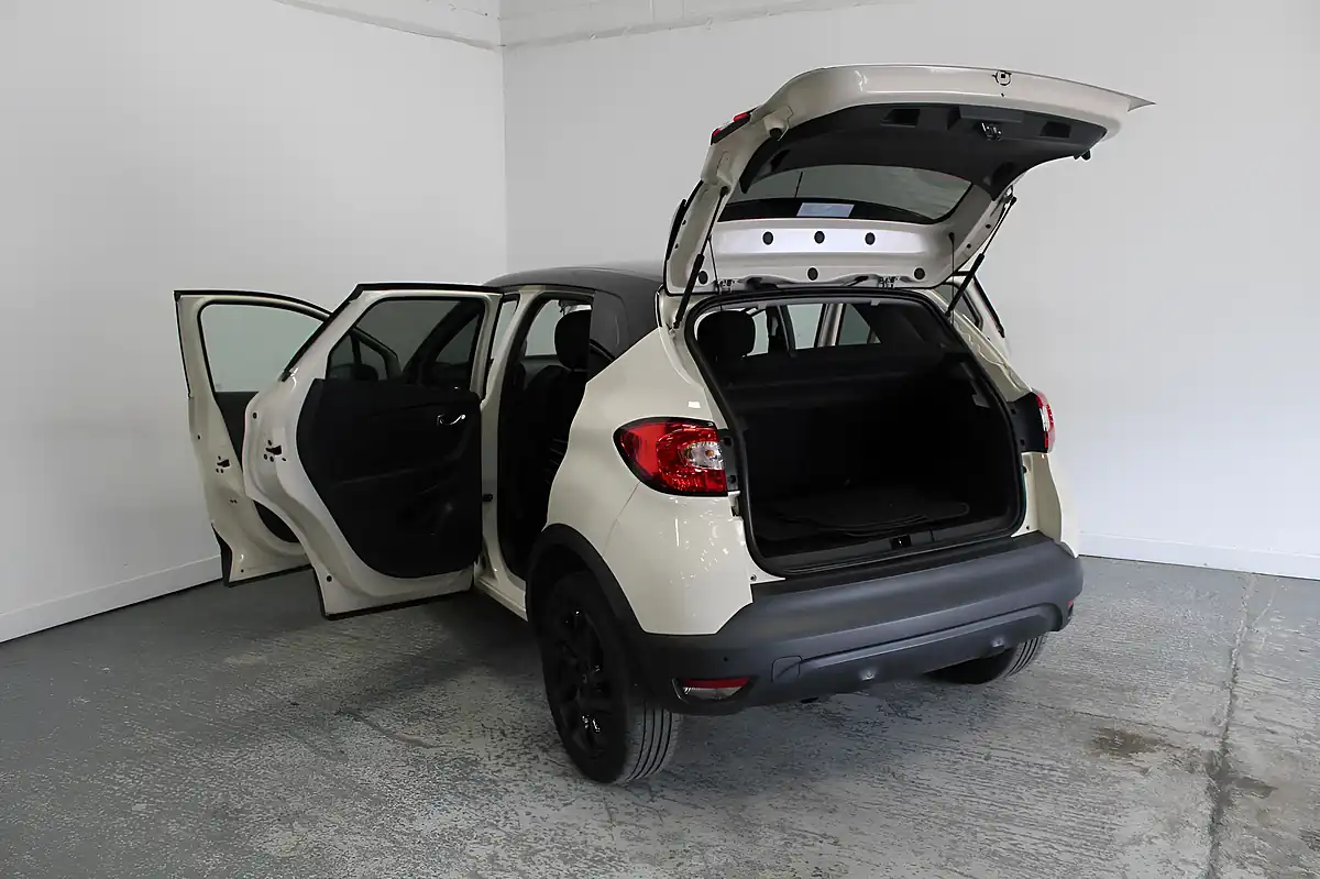 Used 2015 Renault Captur Dynamique S Nav White - Interior and Exterior details 11