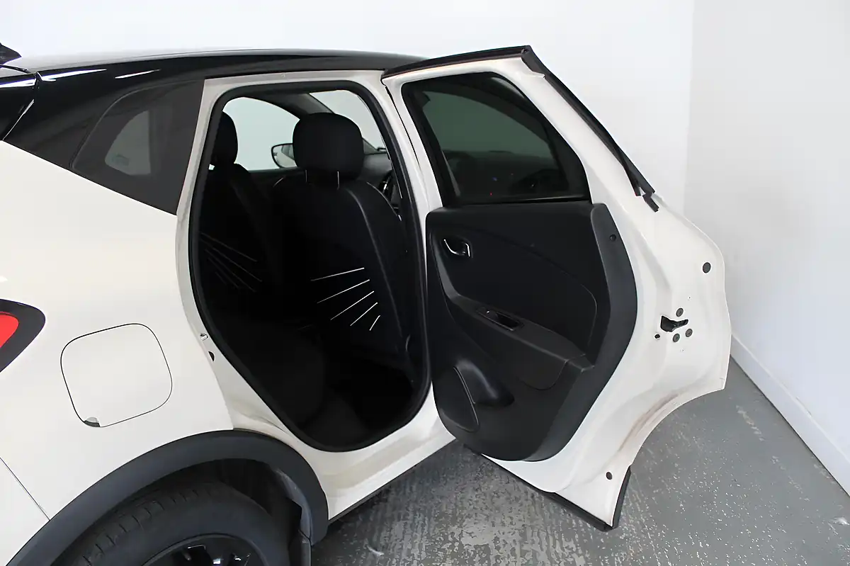 Used 2015 Renault Captur Dynamique S Nav White - Interior and Exterior details 12