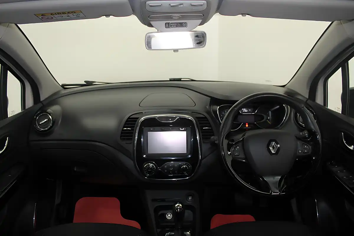 Used 2015 Renault Captur Dynamique S Nav White - Interior and Exterior details 13