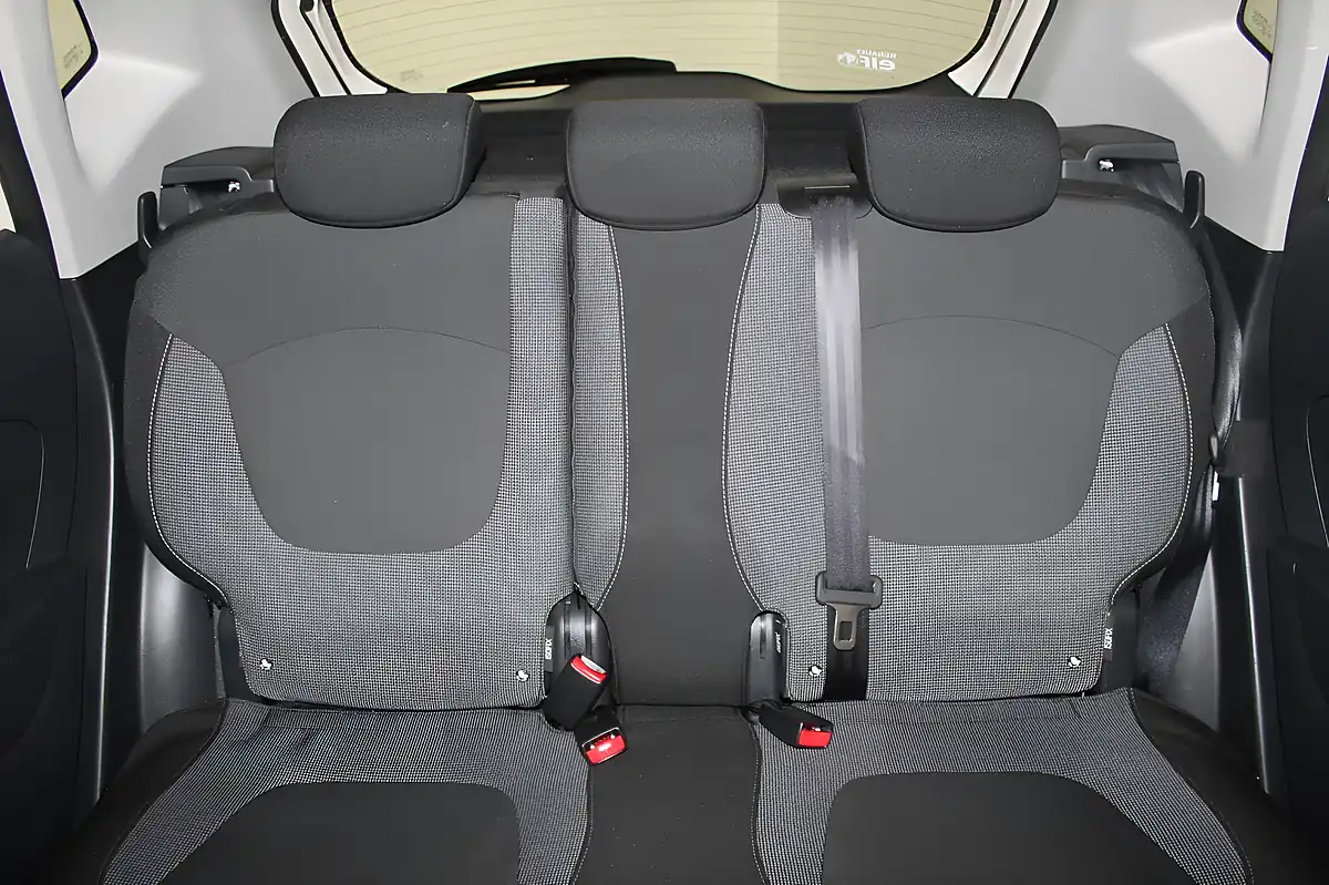 Used 2015 Renault Captur Dynamique S Nav White - Interior and Exterior details 18