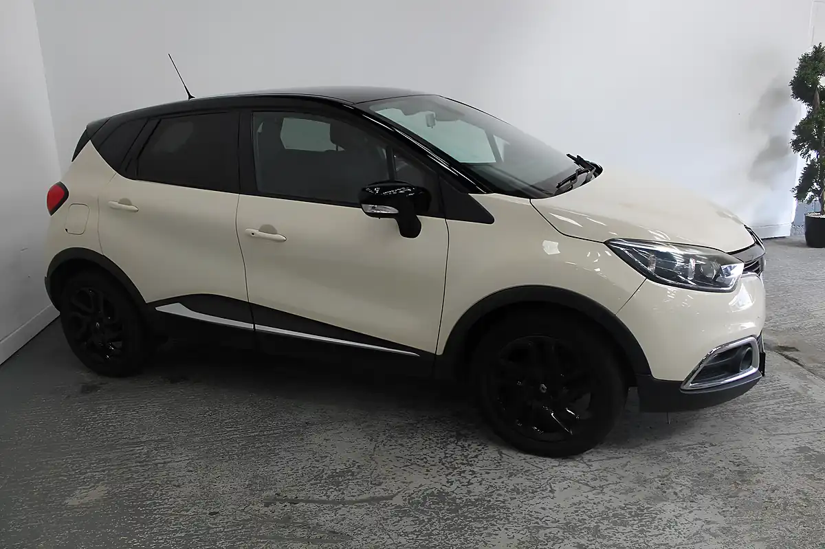 Used 2015 Renault Captur Dynamique S Nav White - Interior and Exterior details 3