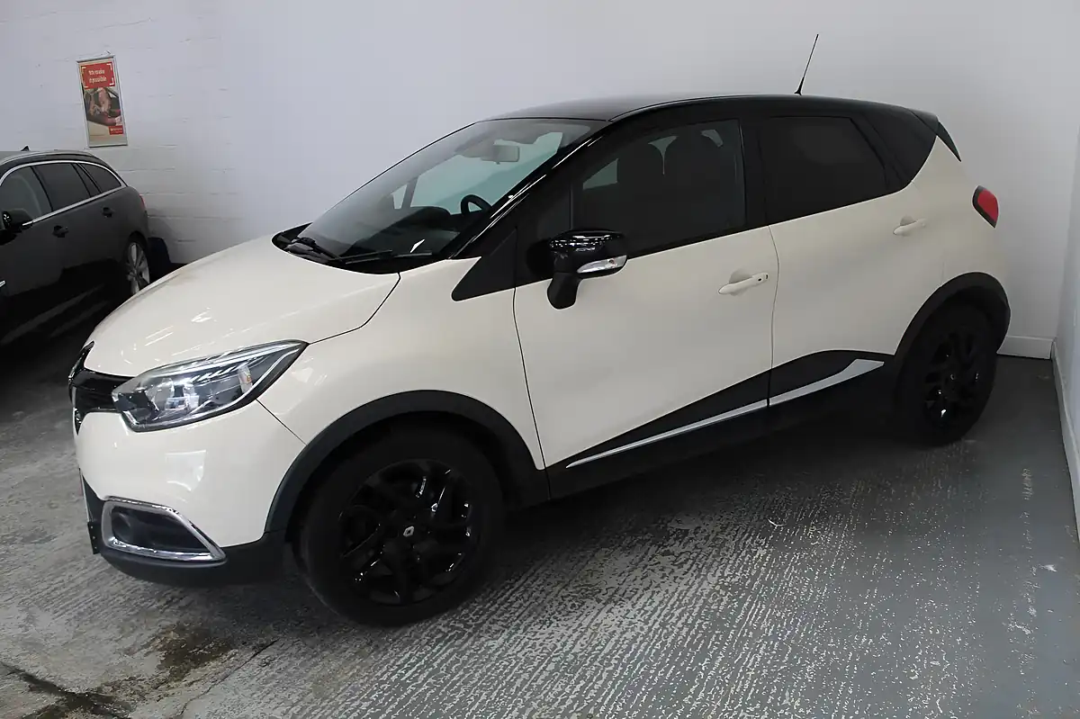 Used 2015 Renault Captur Dynamique S Nav White - Interior and Exterior details 4