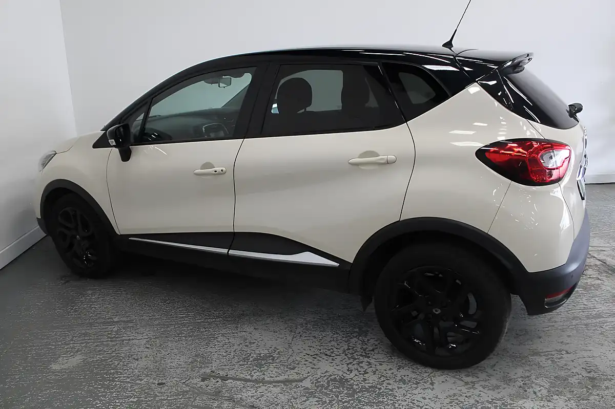 Used 2015 Renault Captur Dynamique S Nav White - Interior and Exterior details 7