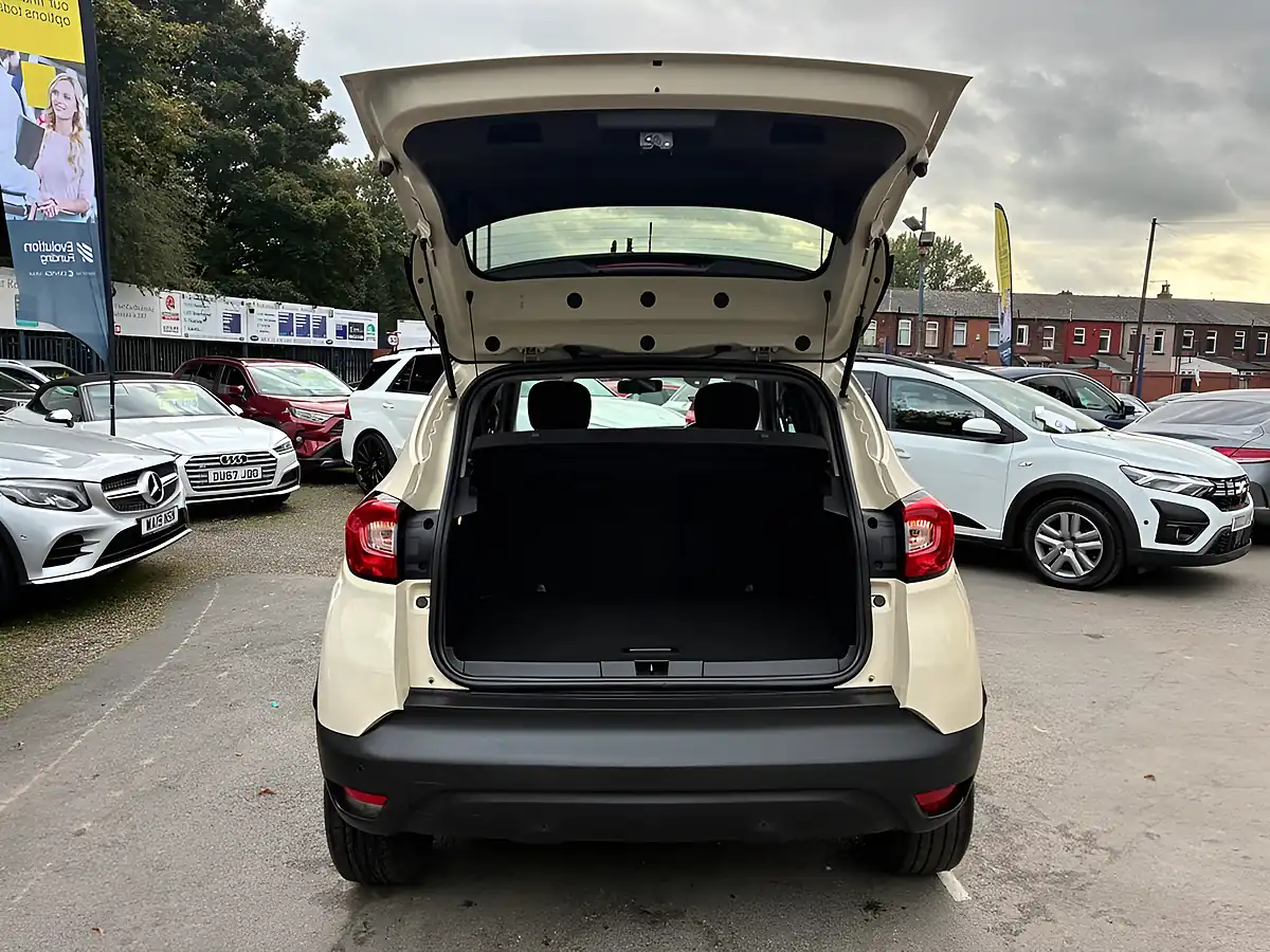 Used 2015 Renault Captur Dynamique S Nav White - Interior and Exterior details 10