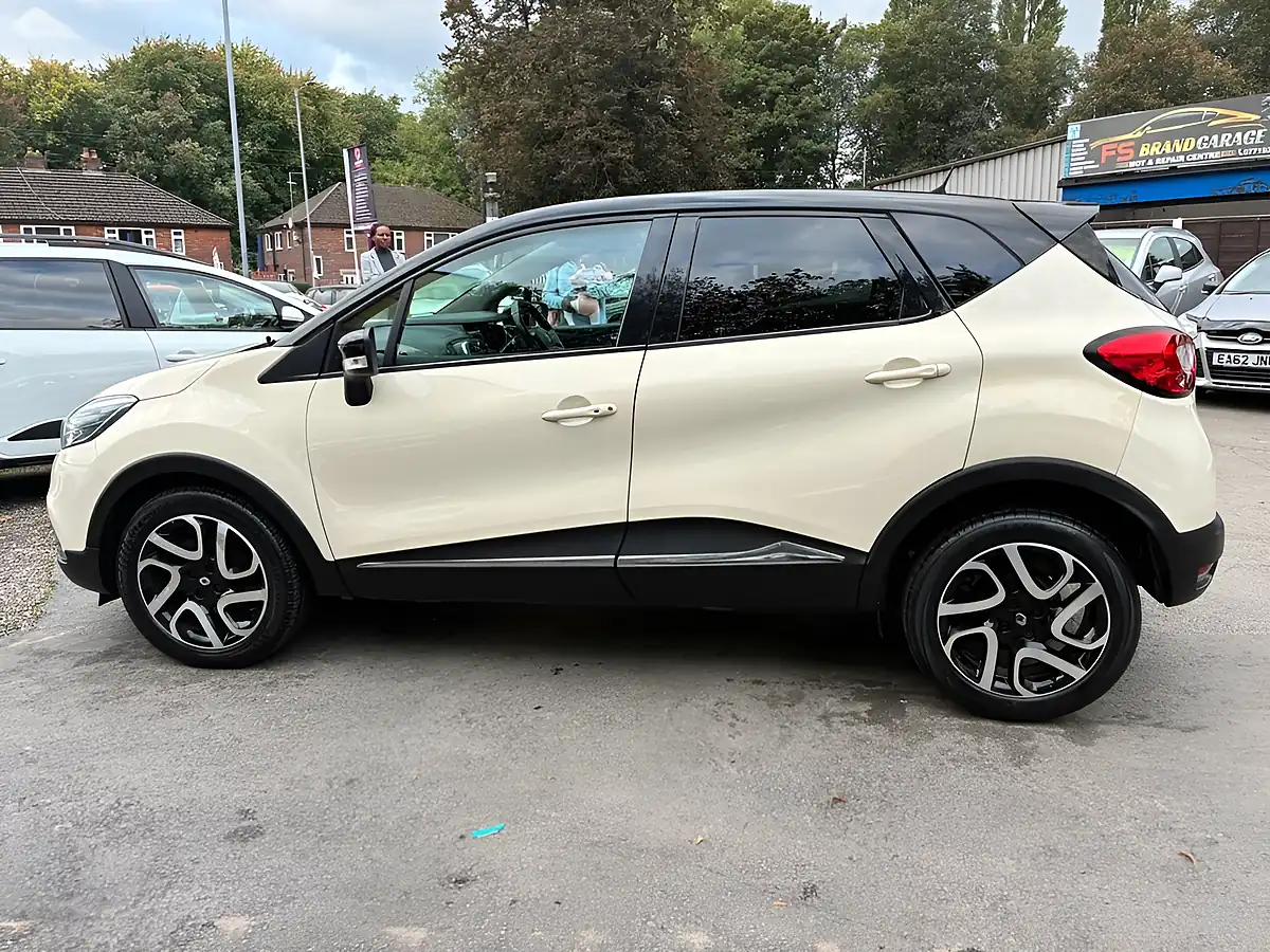 Used 2015 Renault Captur Dynamique S Nav White - Interior and Exterior details 11