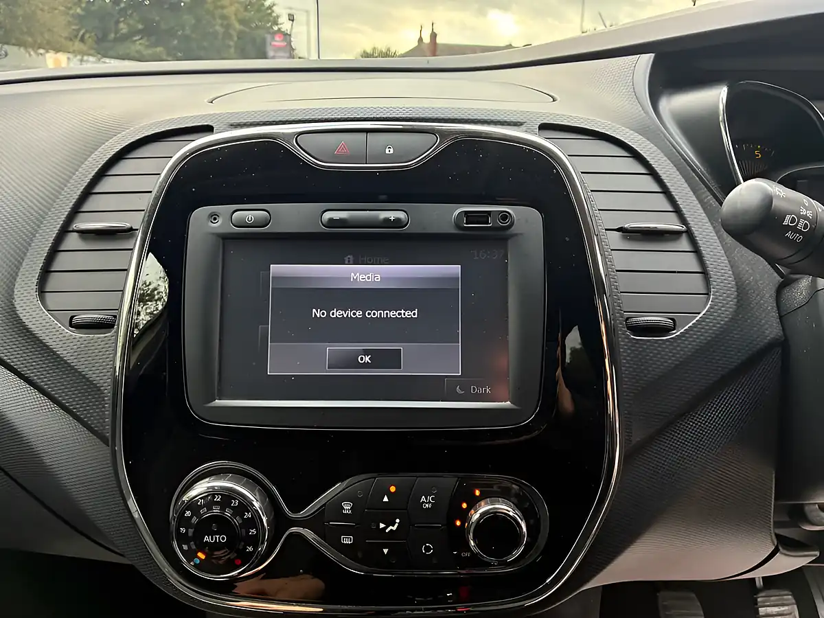 Used 2015 Renault Captur Dynamique S Nav White - Interior and Exterior details 14