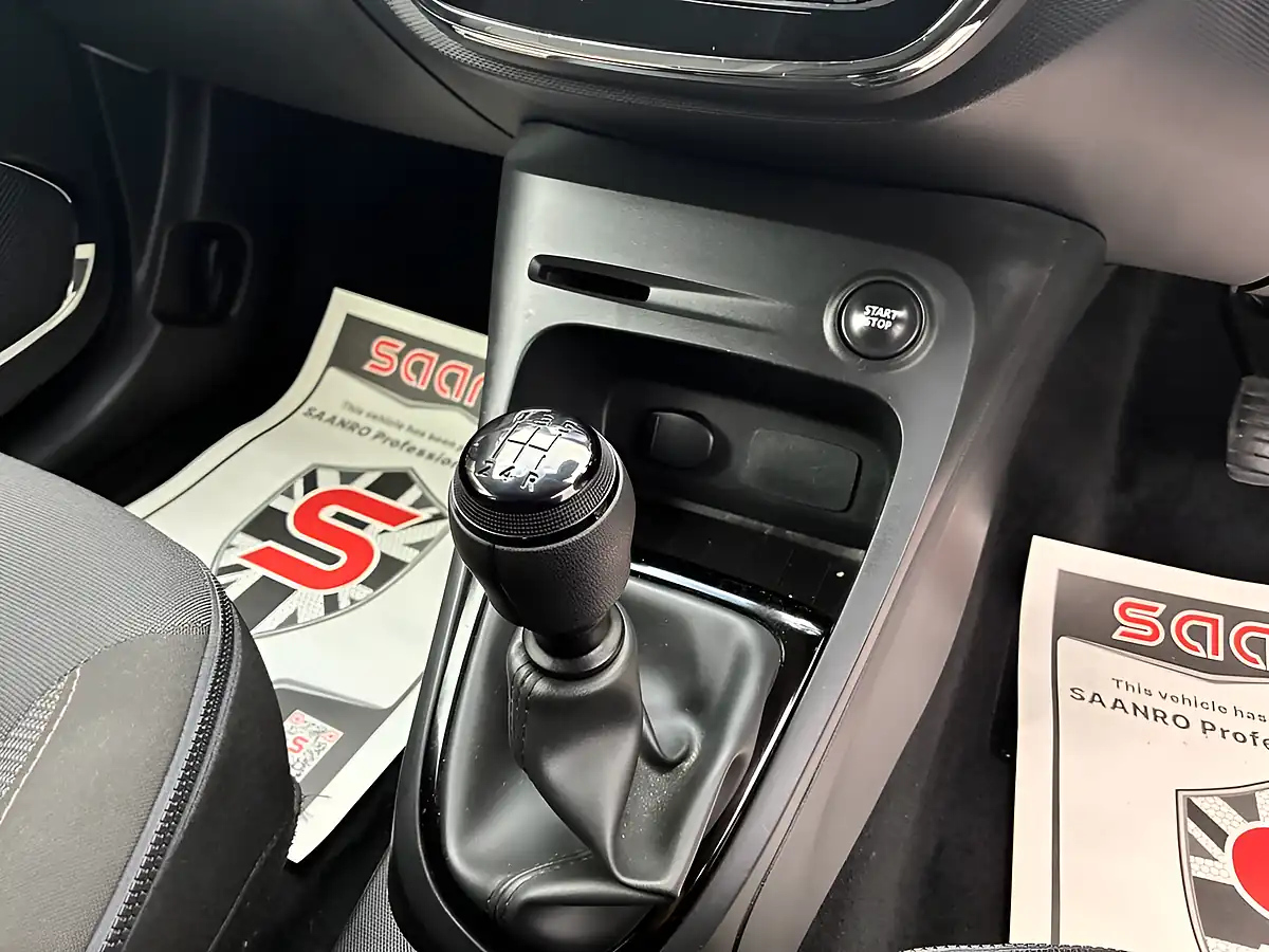 Used 2015 Renault Captur Dynamique S Nav White - Interior and Exterior details 15