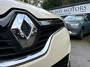 Used 2015 Renault Captur Dynamique S Nav White - Interior and Exterior details 3