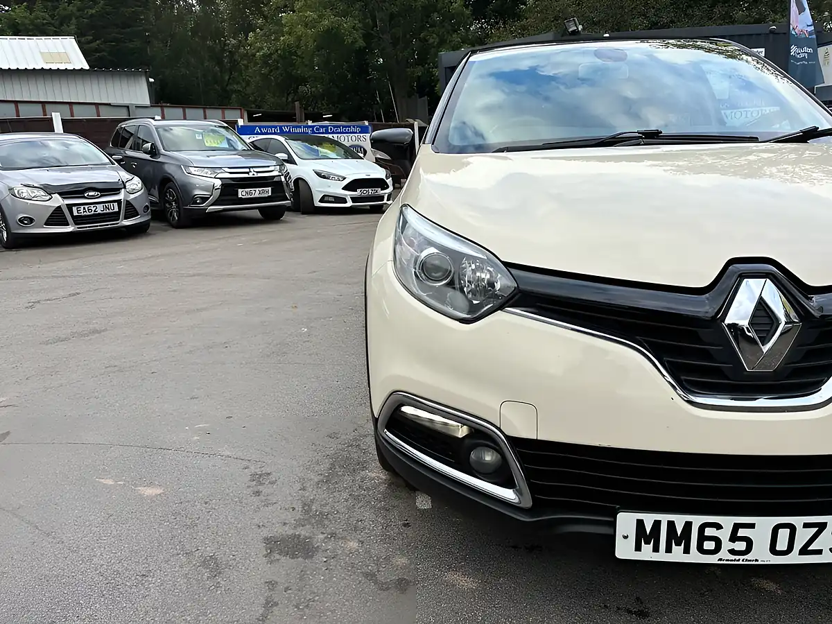 Used 2015 Renault Captur Dynamique S Nav White - Interior and Exterior details 4