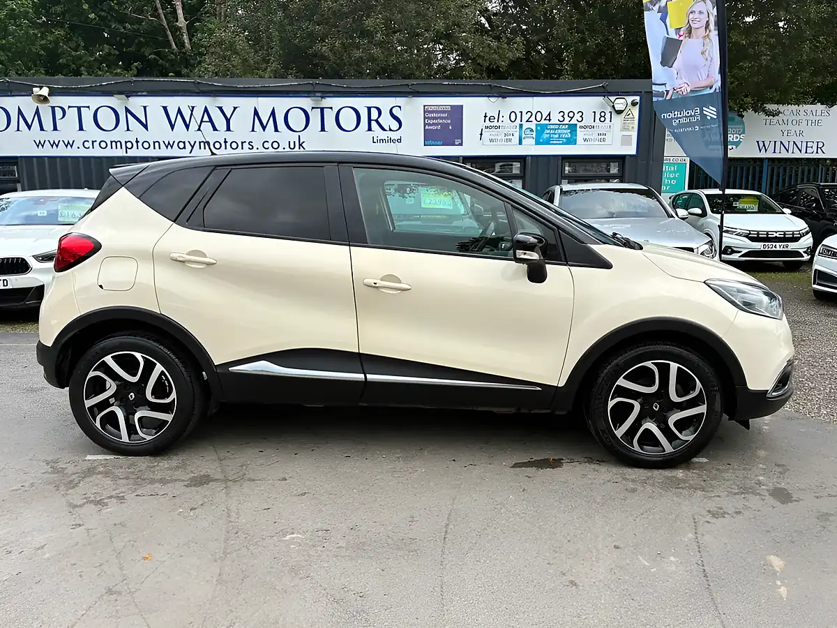 Used 2015 Renault Captur Dynamique S Nav White - Interior and Exterior details 7