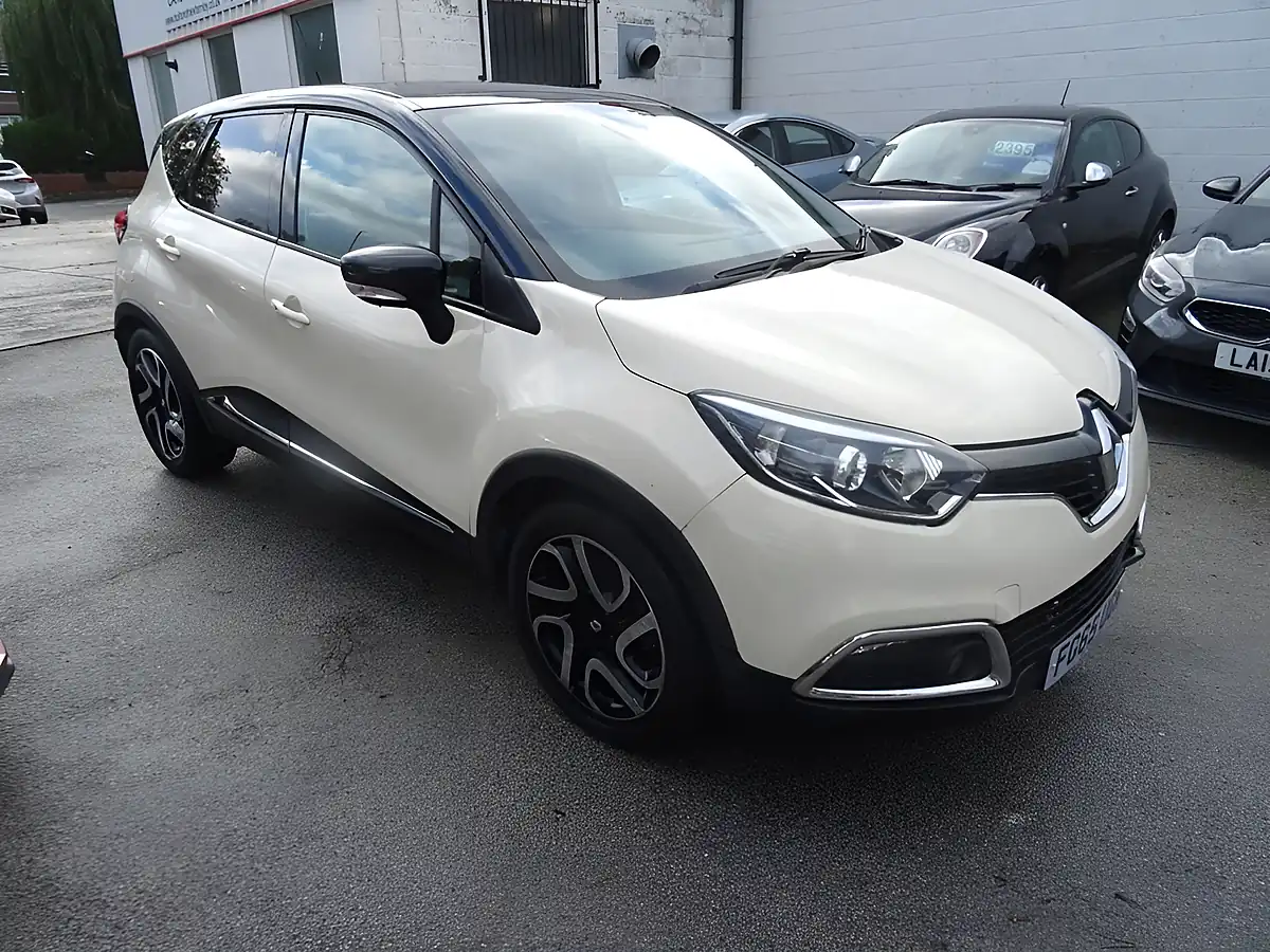Used 2015 Renault Captur Dynamique S Nav White - Interior and Exterior details 16