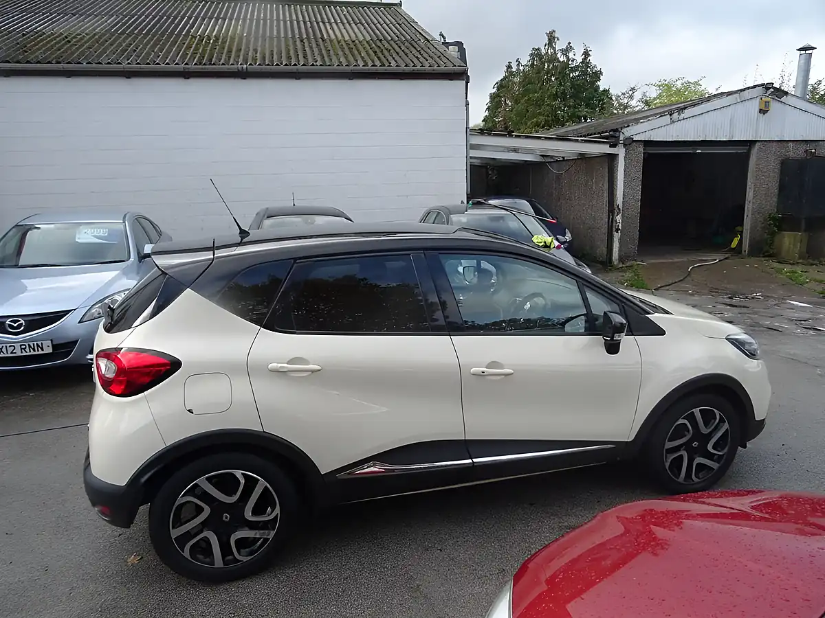 Used 2015 Renault Captur Dynamique S Nav White - Interior and Exterior details 5