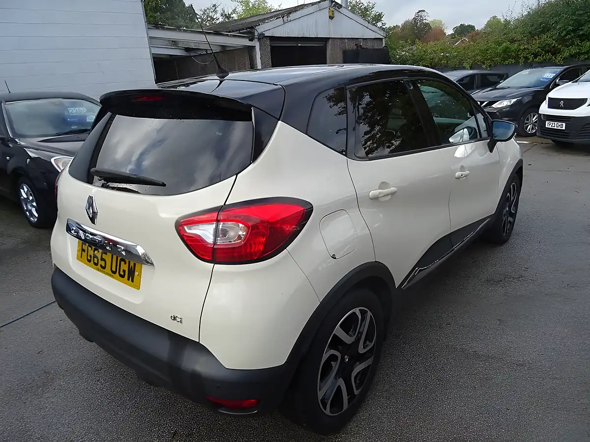 Used 2015 Renault Captur Dynamique S Nav White - Interior and Exterior details 6
