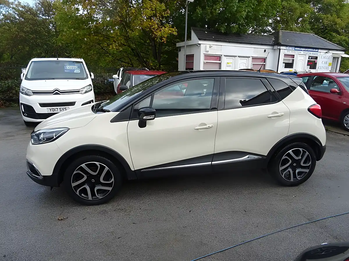 Used 2015 Renault Captur Dynamique S Nav White - Interior and Exterior details 7