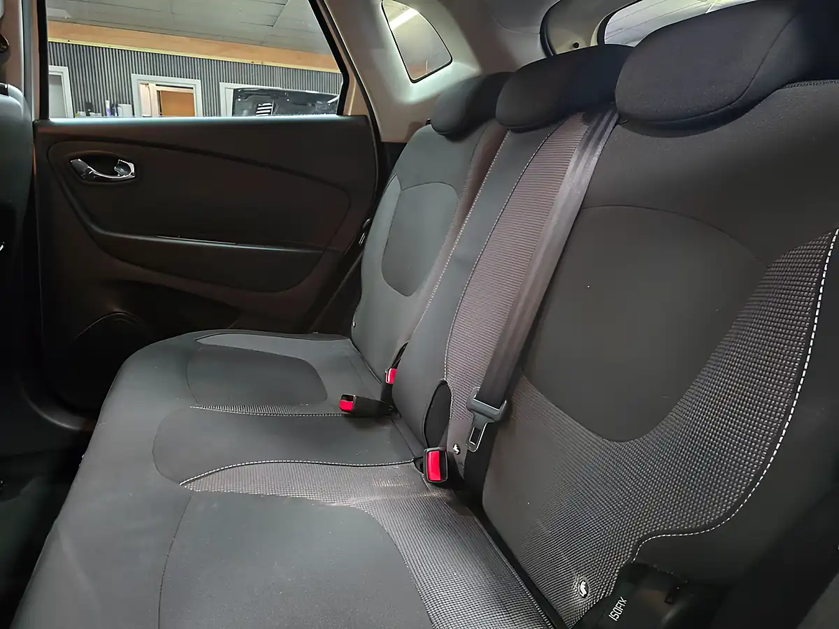 Used 2015 Renault Captur Dynamique S Nav White - Interior and Exterior details 11