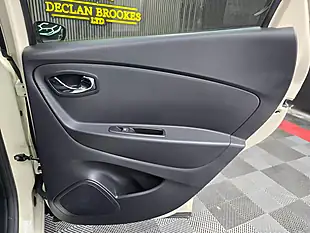 Used 2015 Renault Captur Dynamique S Nav White - Interior and Exterior details 20