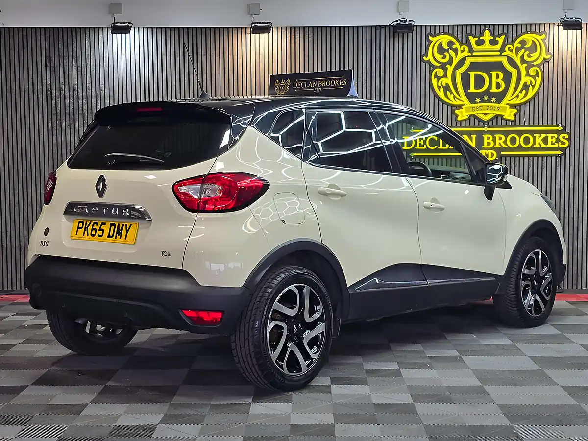 Used 2015 Renault Captur Dynamique S Nav White - Interior and Exterior details 3
