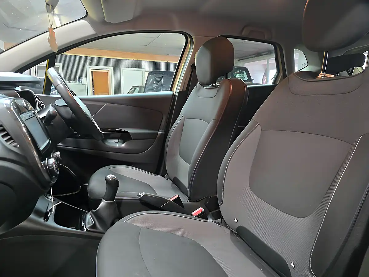 Used 2015 Renault Captur Dynamique S Nav White - Interior and Exterior details 9