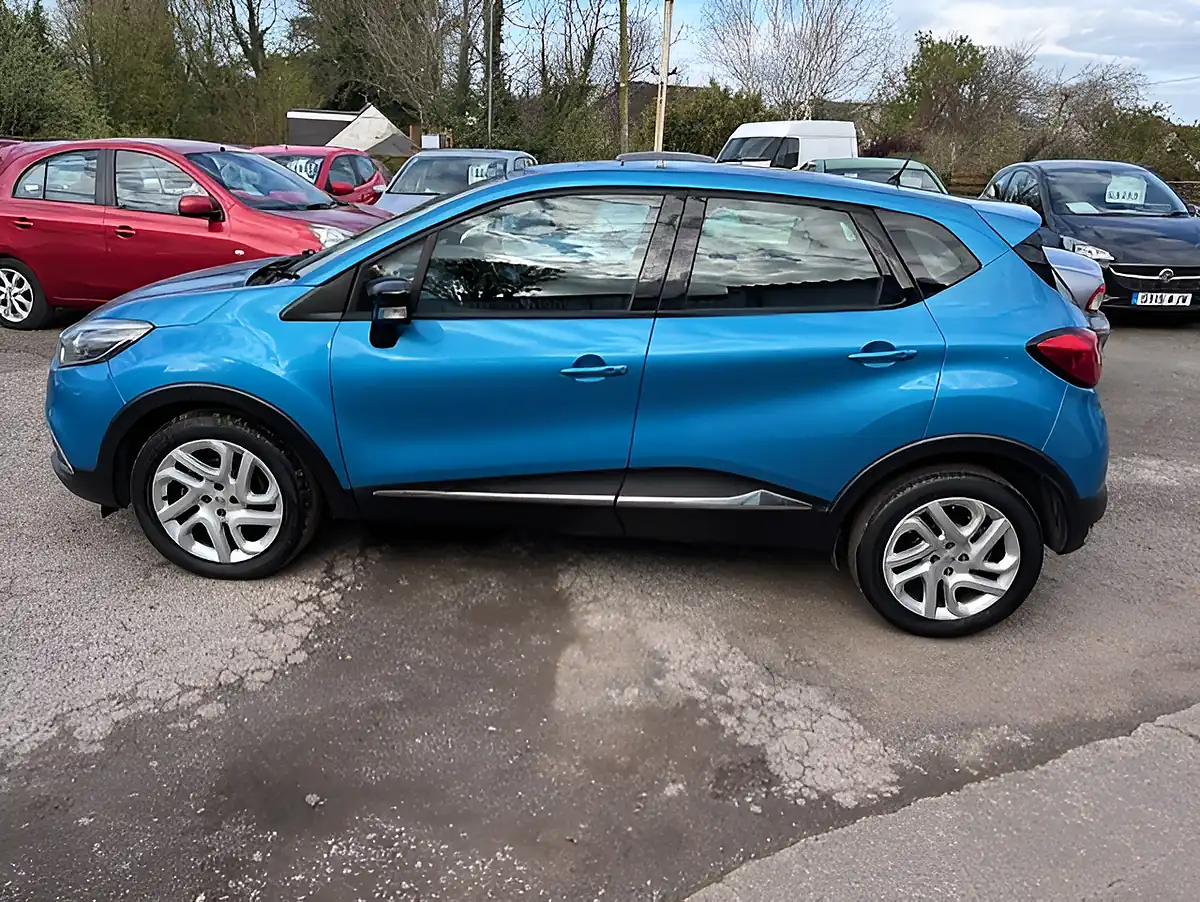 Used 2015 Renault Captur Energy Blue - Interior and Exterior details 5