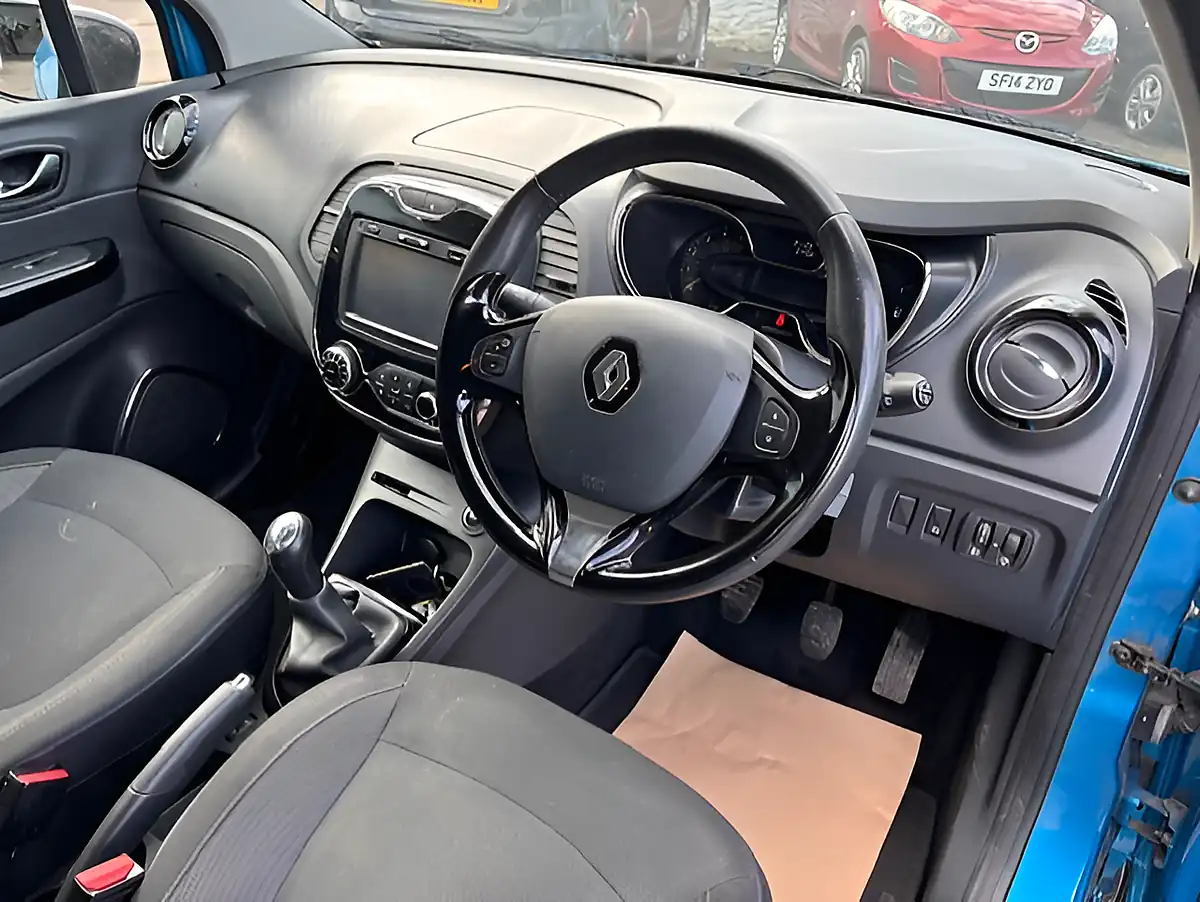 Used 2015 Renault Captur Energy Blue - Interior and Exterior details 9