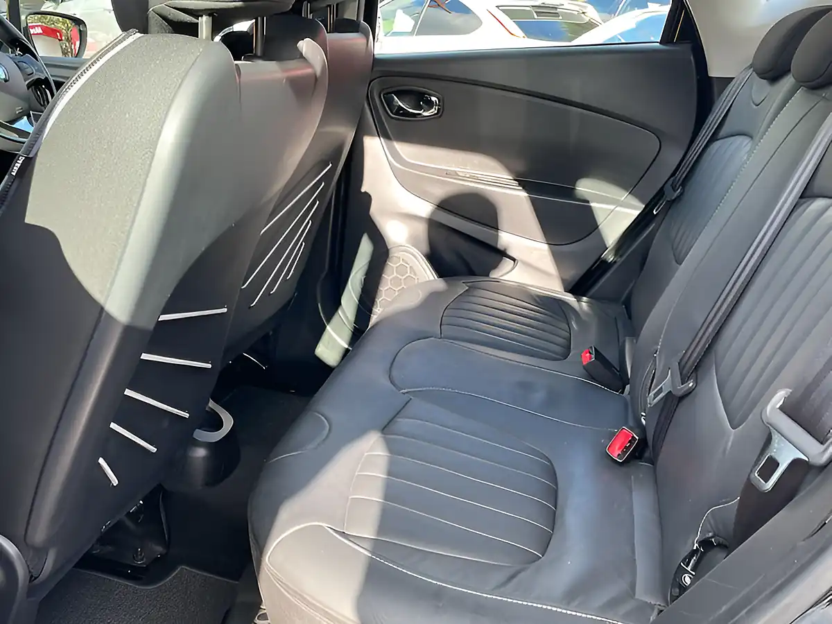 Used 2015 Renault Captur Energy Dynamique Medianav Black - Interior and Exterior details 15