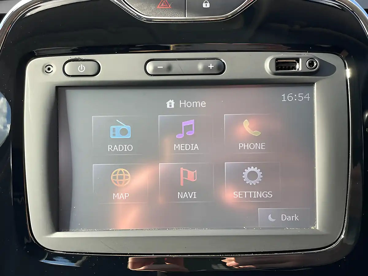 Used 2015 Renault Captur Energy Dynamique Medianav Black - Interior and Exterior details 16