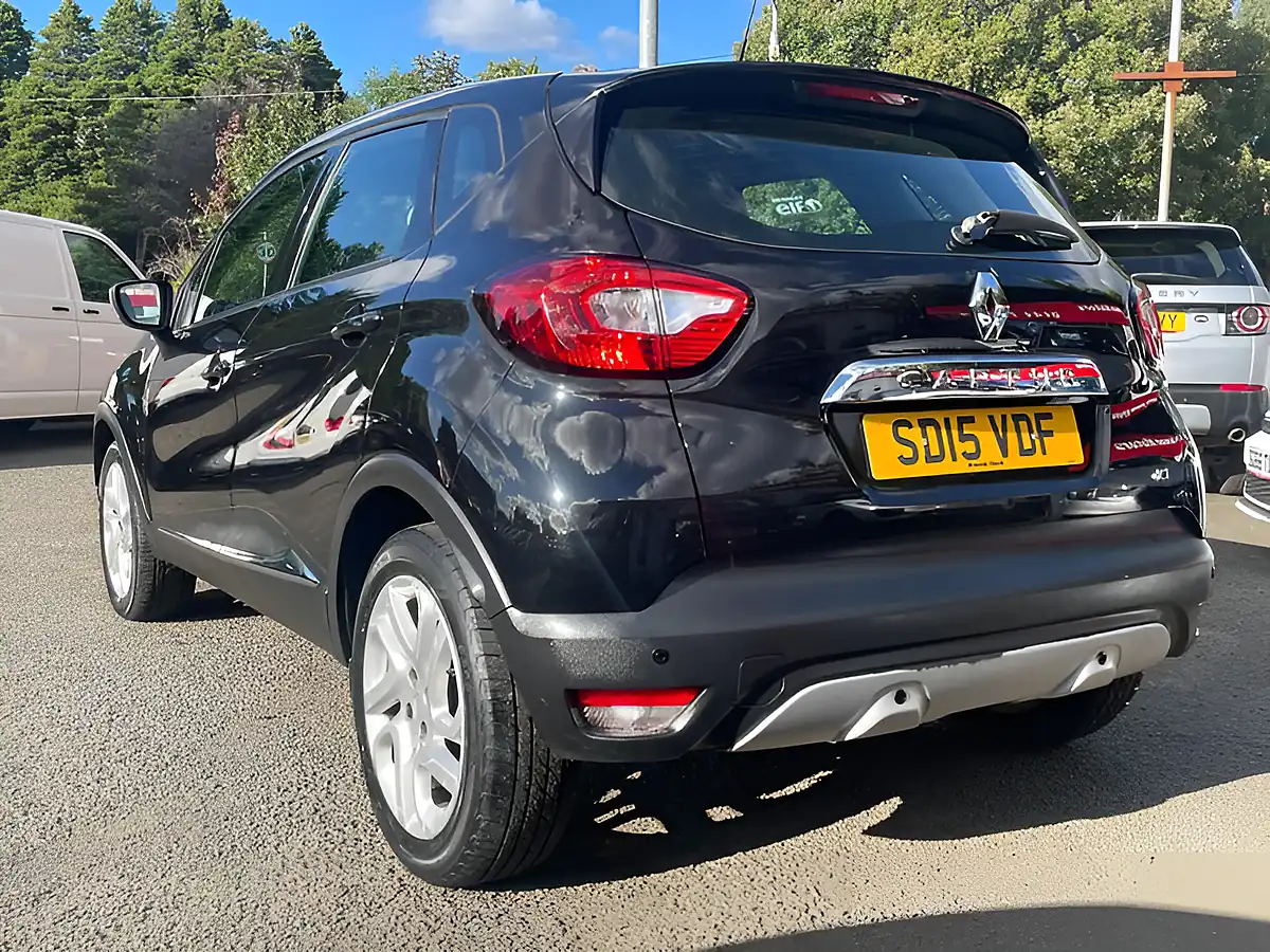 Used 2015 Renault Captur Energy Dynamique Medianav Black - Interior and Exterior details 8