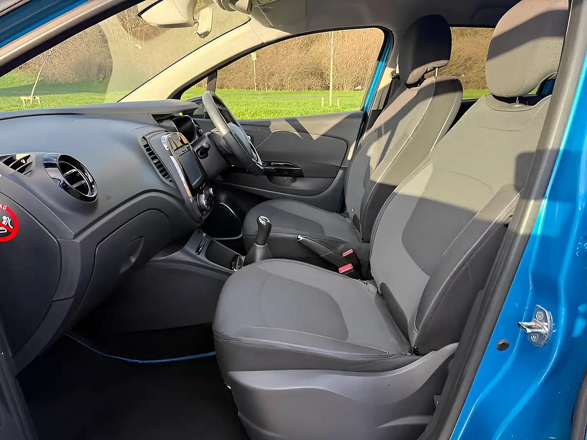 Used 2015 Renault Captur Energy Dynamique S Nav Blue - Interior and Exterior details 10