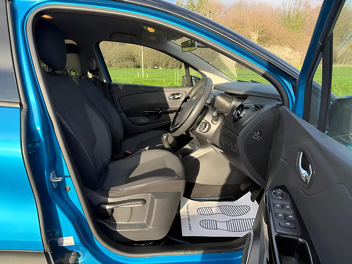 Used 2015 Renault Captur Energy Dynamique S Nav Blue - Interior and Exterior details 15