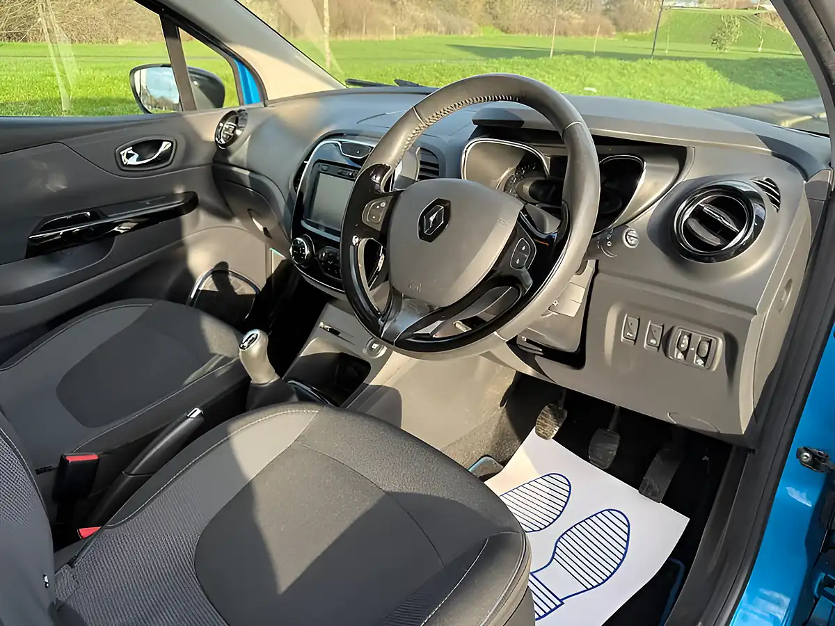 Used 2015 Renault Captur Energy Dynamique S Nav Blue - Interior and Exterior details 16