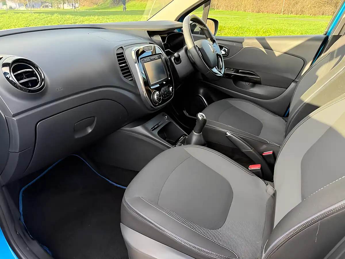 Used 2015 Renault Captur Energy Dynamique S Nav Blue - Interior and Exterior details 8