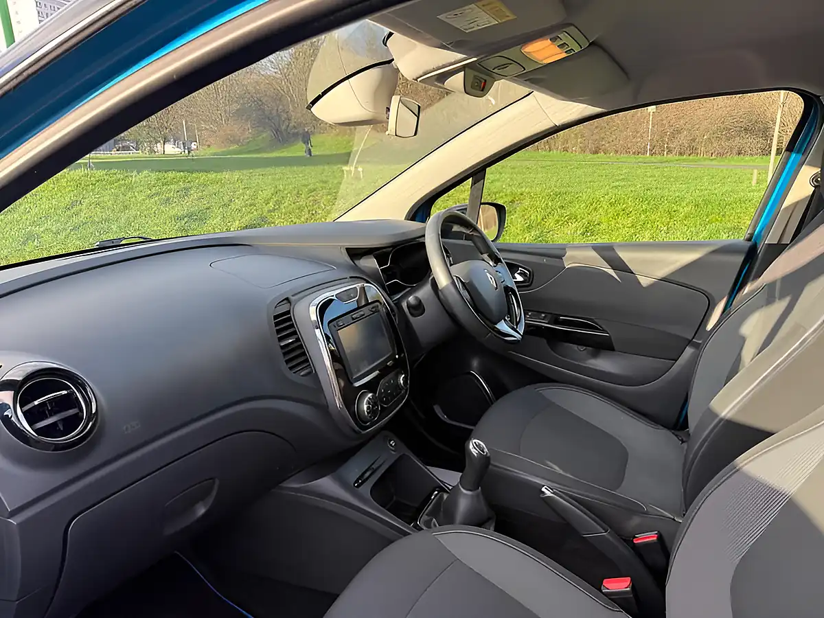 Used 2015 Renault Captur Energy Dynamique S Nav Blue - Interior and Exterior details 9