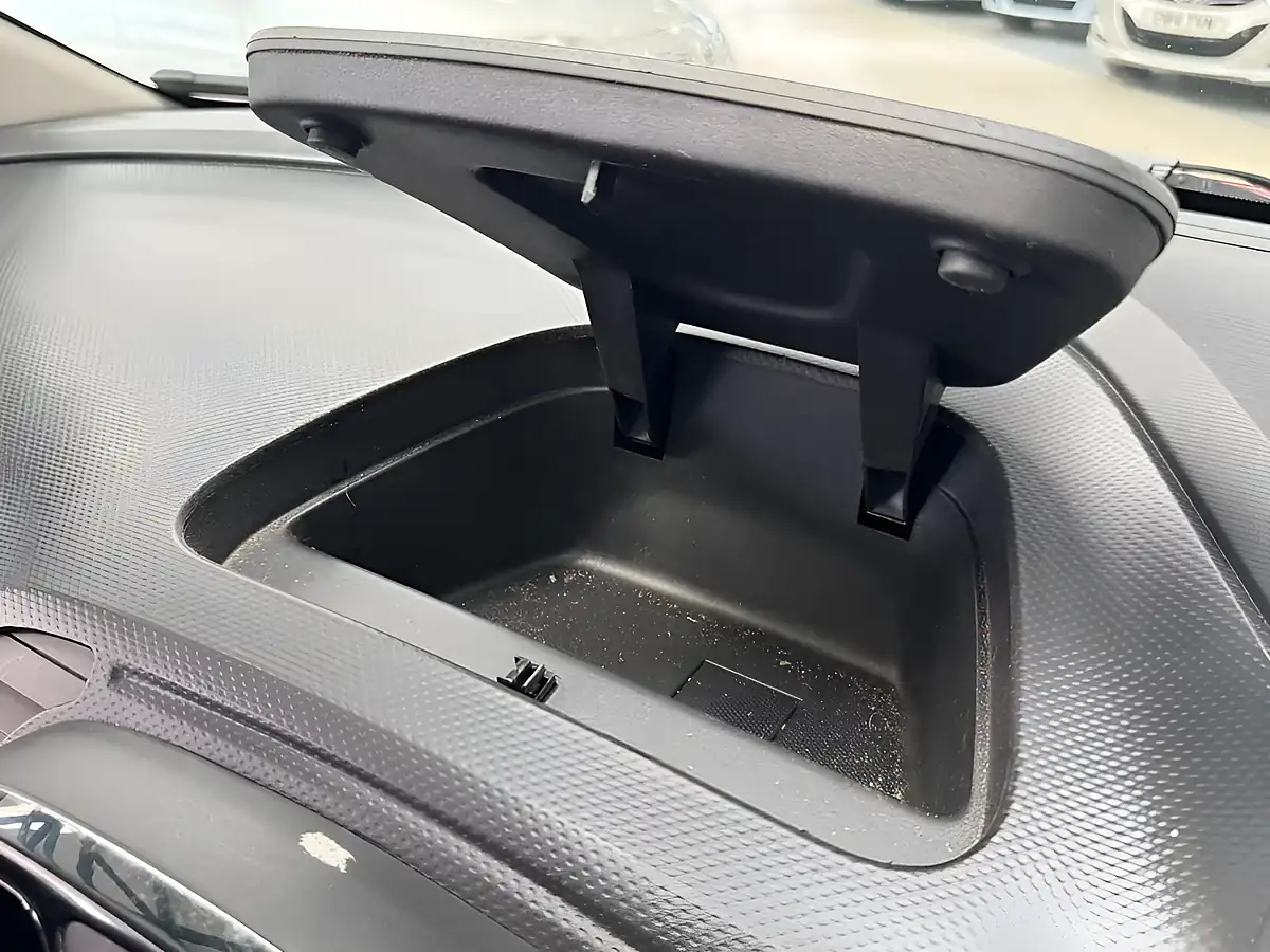 Used 2015 Renault Captur Energy Dynamique S Nav Orange - Interior and Exterior details 12