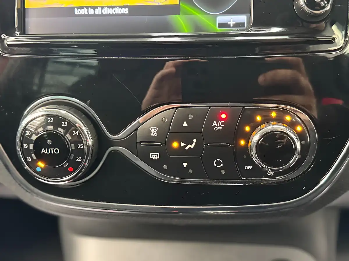 Used 2015 Renault Captur Energy Dynamique S Nav Orange - Interior and Exterior details 14