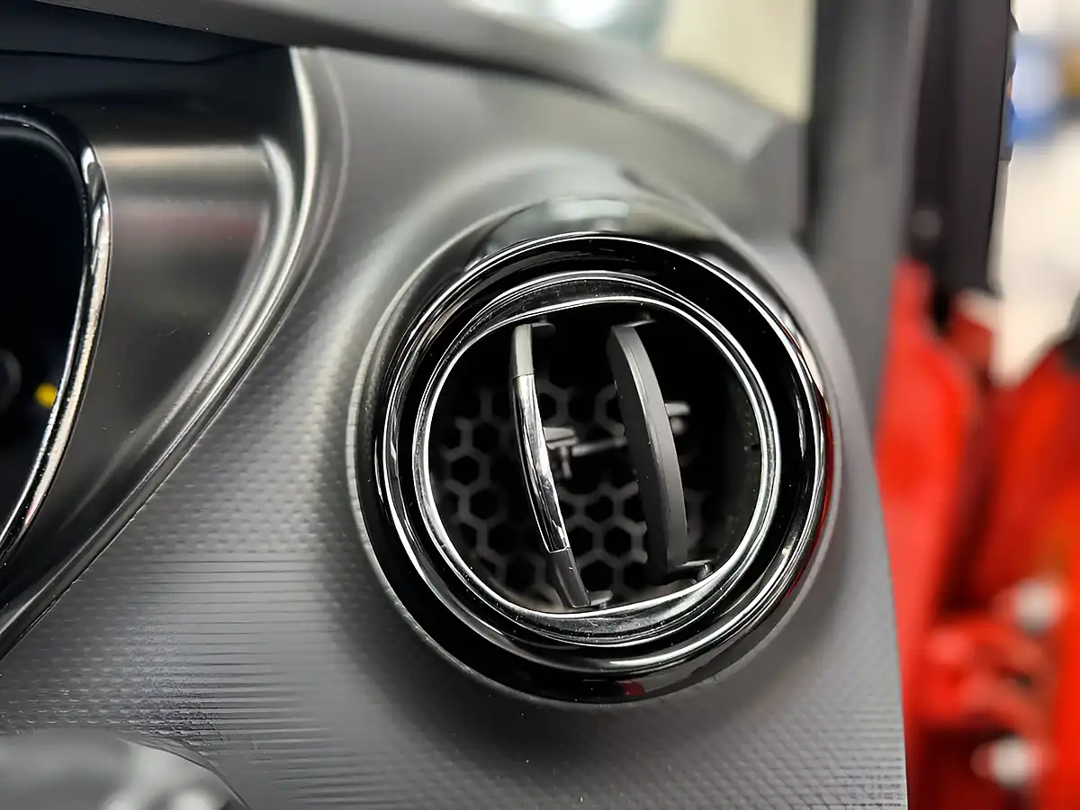 Used 2015 Renault Captur Energy Dynamique S Nav Orange - Interior and Exterior details 15