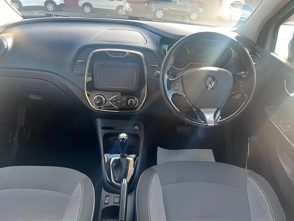 Used 2015 Renault Captur Energy Dynamique S Nav Silver - Interior and Exterior details 10