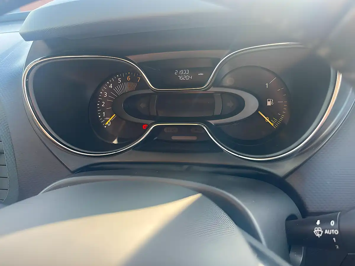 Used 2015 Renault Captur Energy Dynamique S Nav Silver - Interior and Exterior details 11