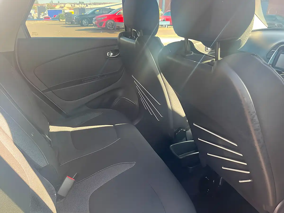 Used 2015 Renault Captur Energy Dynamique S Nav Silver - Interior and Exterior details 12