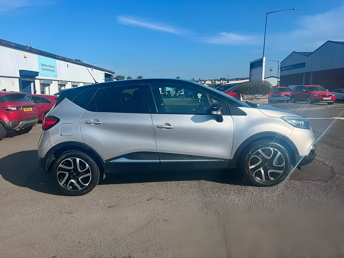 Used 2015 Renault Captur Energy Dynamique S Nav Silver - Interior and Exterior details 3