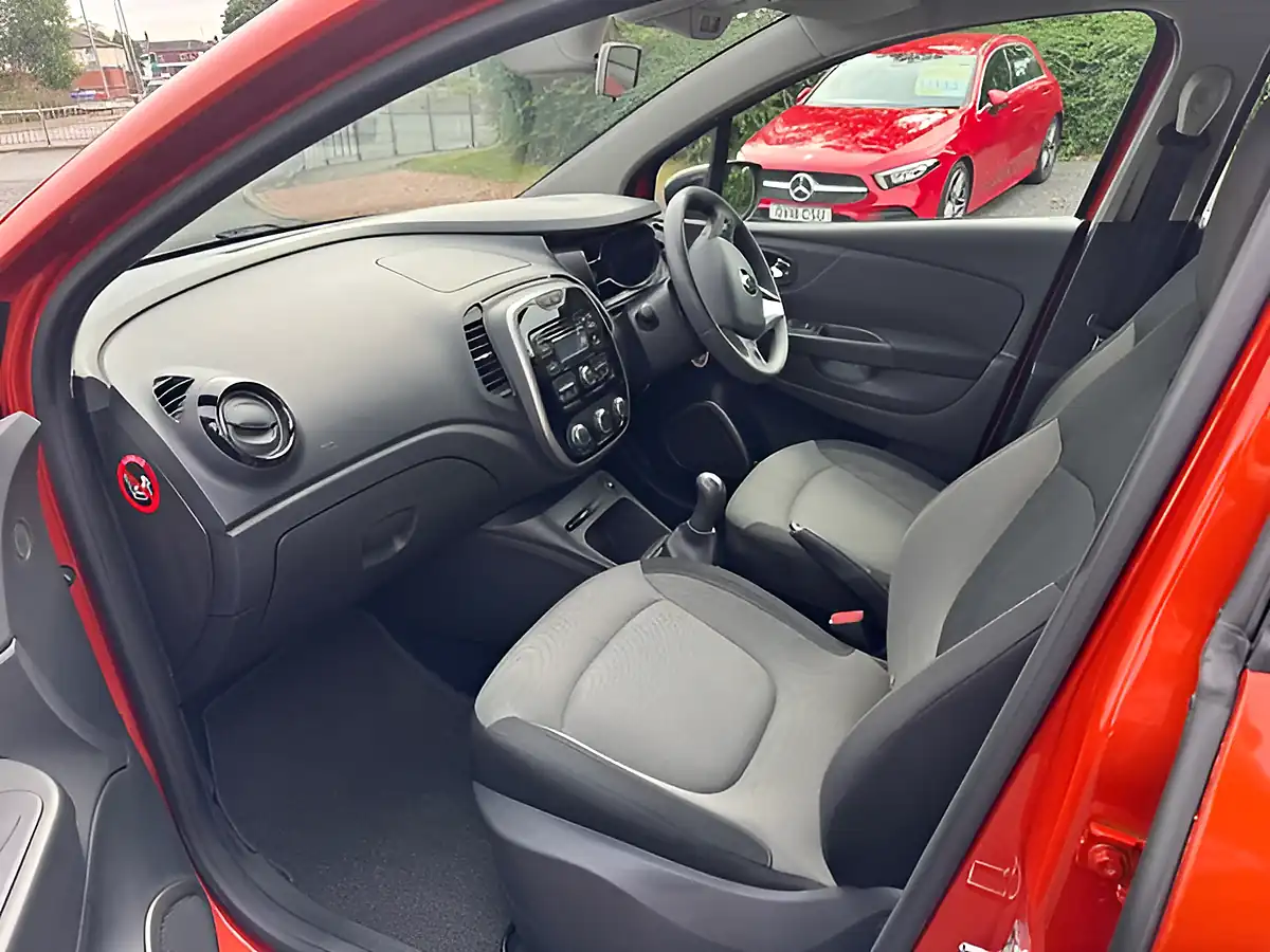 Used 2015 Renault Captur Expression + Orange - Interior and Exterior details 11