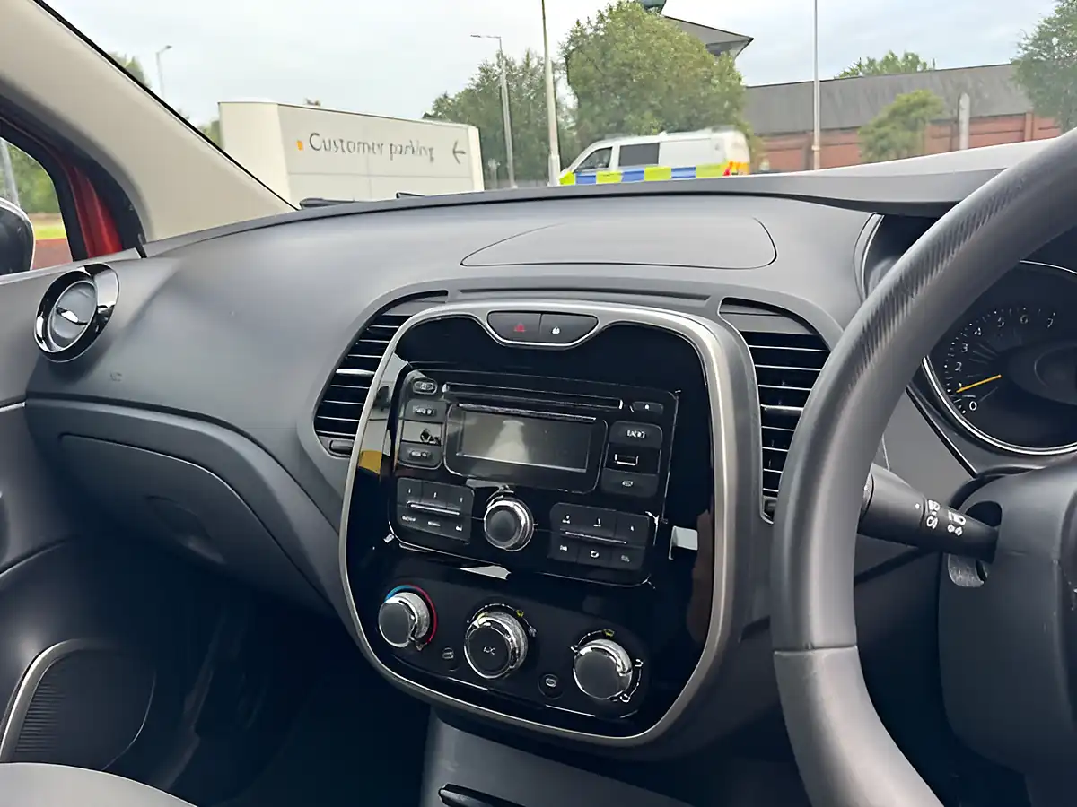 Used 2015 Renault Captur Expression + Orange - Interior and Exterior details 15