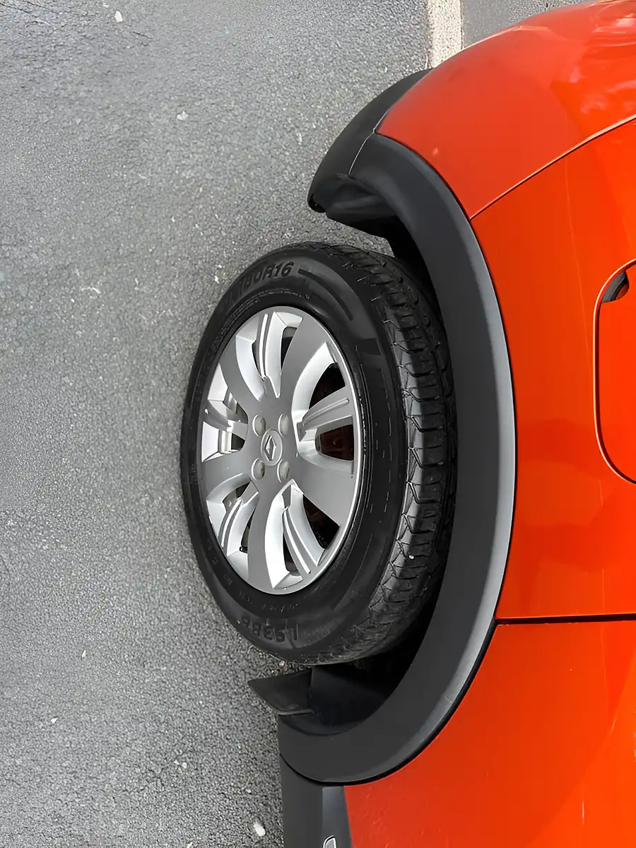 Used 2015 Renault Captur Expression + Orange - Interior and Exterior details 17