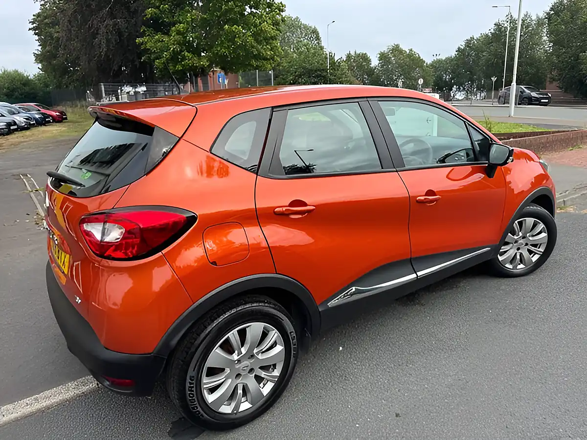 Used 2015 Renault Captur Expression + Orange - Interior and Exterior details 4