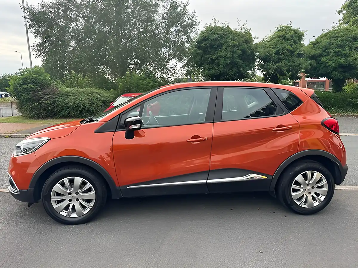 Used 2015 Renault Captur Expression + Orange - Interior and Exterior details 8
