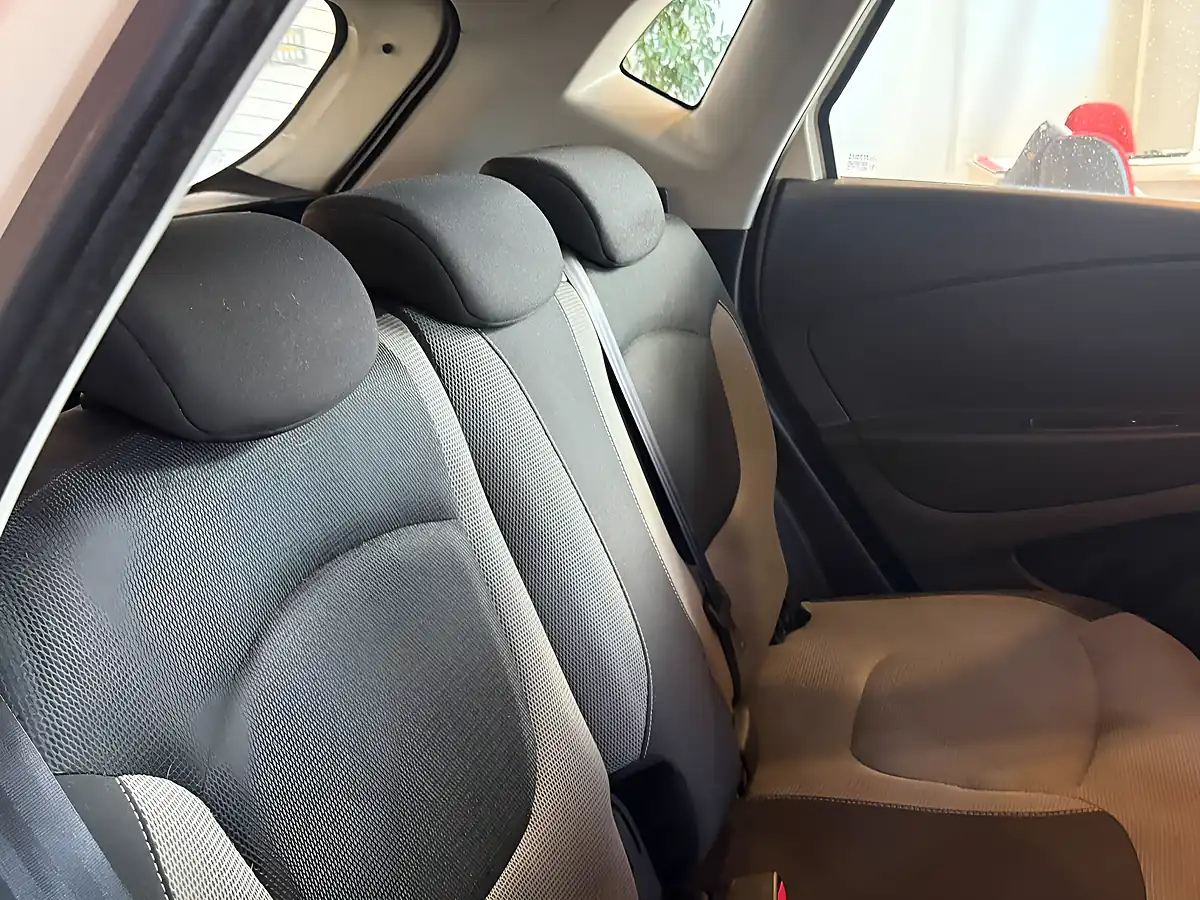 Used 2015 Renault Captur Expression+ White - Interior and Exterior details 12