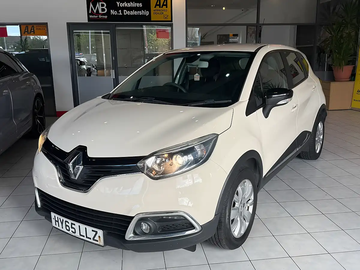 Used 2015 Renault Captur Expression+ White - Interior and Exterior details 15