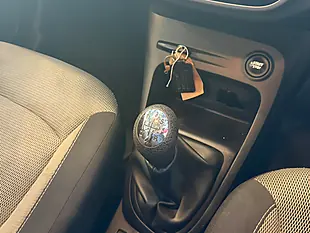 Used 2015 Renault Captur Expression+ White - Interior and Exterior details 18