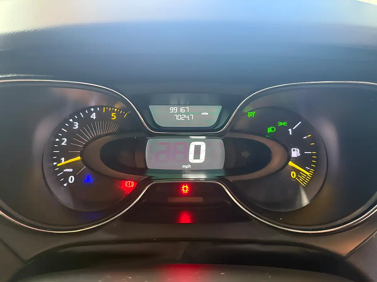 Used 2015 Renault Captur Expression+ White - Interior and Exterior details 19